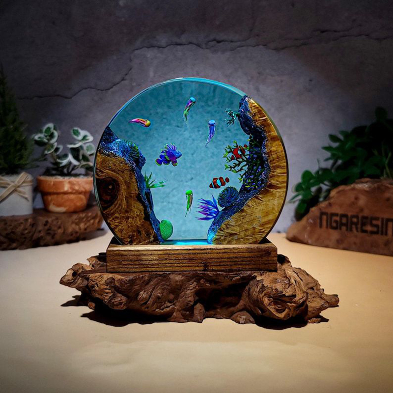 Resin Art Baby - โคมไฟตั้งโต๊ะเรซิ่นรูปสัตว์ทะเล ตกแต่งศิลปะสร้างสรรค์ ธีมปลาและปะการังเขตร้อน ไฟกลางคืน ชาร์จ USB