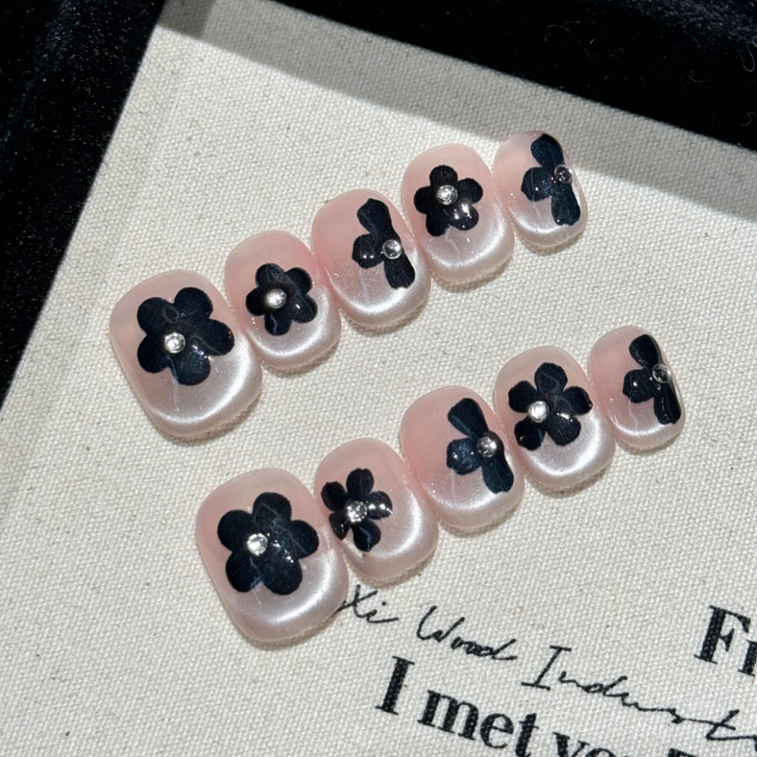 Resin Art Using Flowers - เล็บปลอมแบบกดติด 10 ชิ้น งานแฮนด์เมด ทรงกลมสั้น สวยงาม