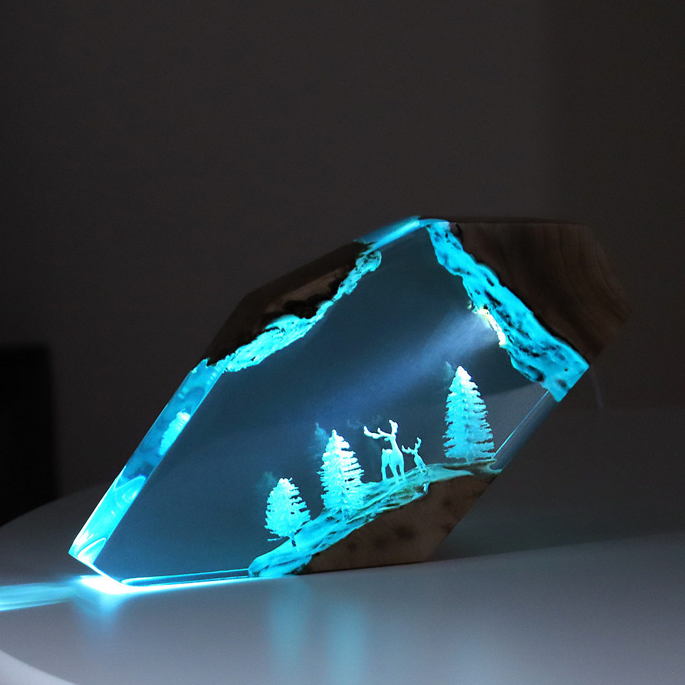 Resin Art Baby - งานศิลปะตั้งโต๊ะรูปกวางนางฟ้าในป่า ของตกแต่งเรืองแสงแบบสั่งทำพิเศษ รูปเรือจม ปลาหมึก วัสดุไม้เนื้อแข็งและเรซิ่น ของตกแต่งบ้าน